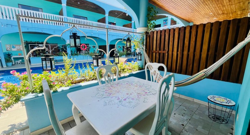 #1 – Poolside King Retreat