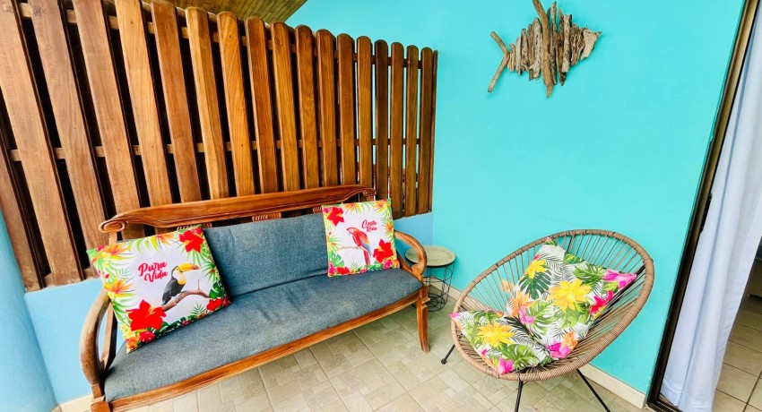 #2 – Poolside Family Retreat