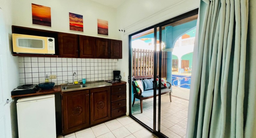 #4 – Poolside Family Retreat – Accessible